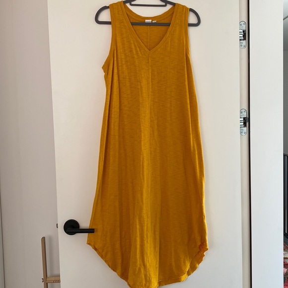 GAP Dresses & Skirts - GAP Women’s Mustard Gold V Neck T-shirt MIDI Dress M NWOT